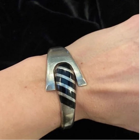 Vintage Modernist Sterling Silver Bracelet with Onyx inlay, marked. - Picture 2 of 6